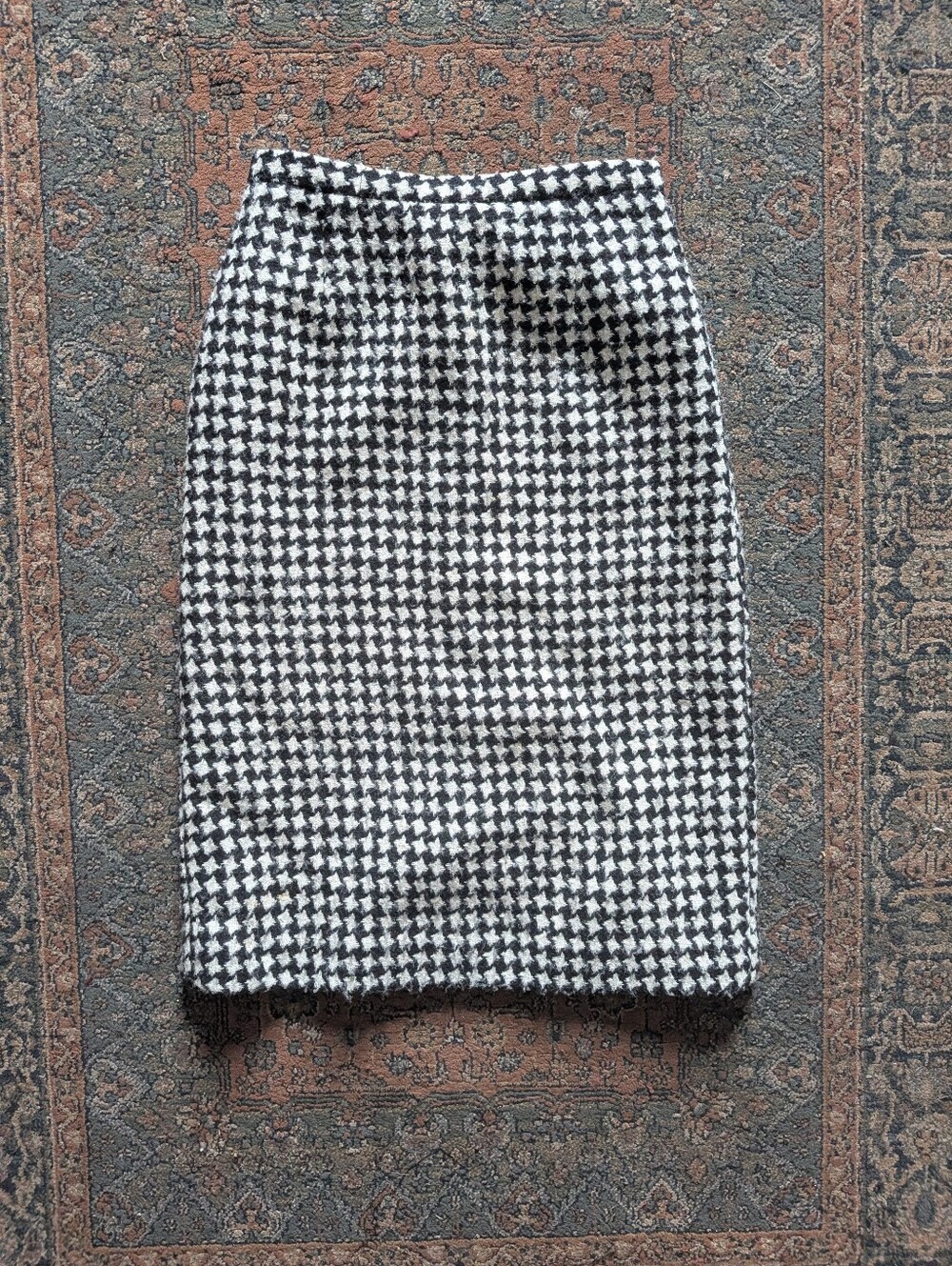 JH Collectibles Black and White Houndstooth Pencil Skirt